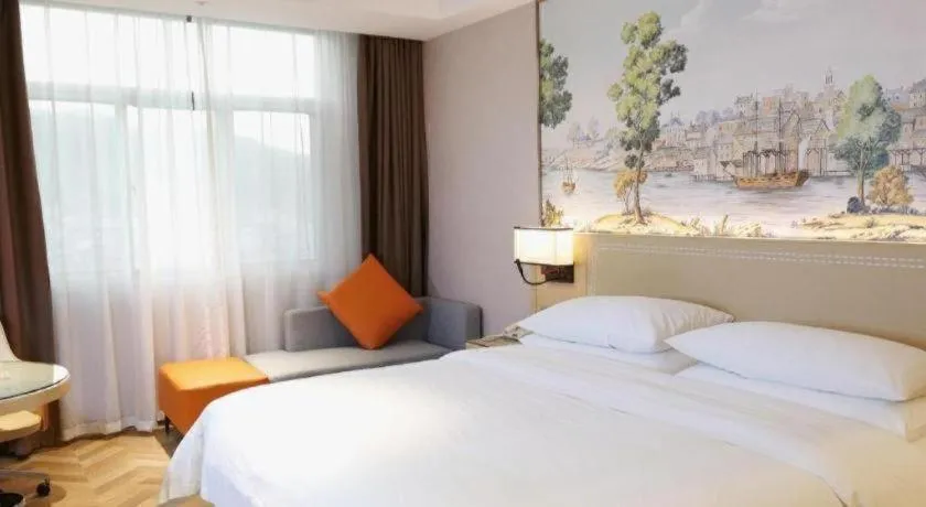 Bed in Vienna Hotel Guangxi Baise Xilin County Juting Cultural Arts Center