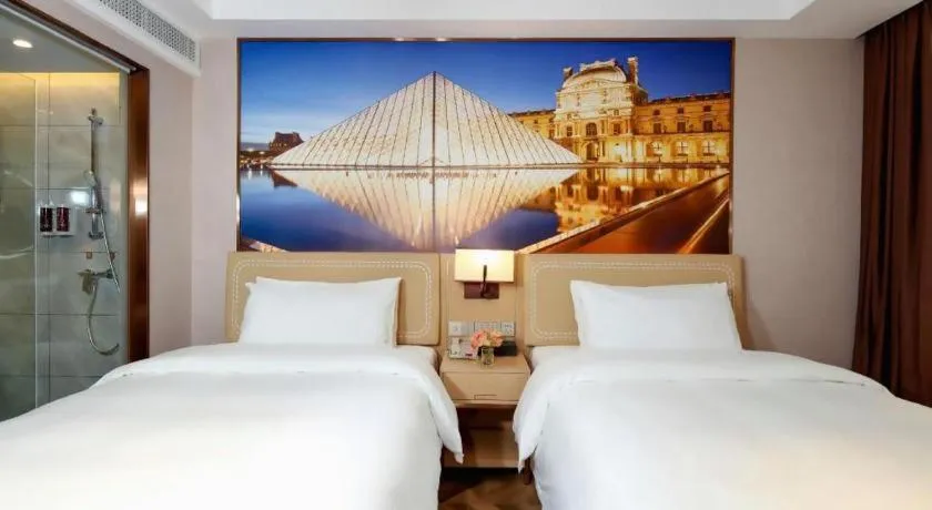 Bed in Vienna Hotel Guangxi Baise Xilin County Juting Cultural Arts Center