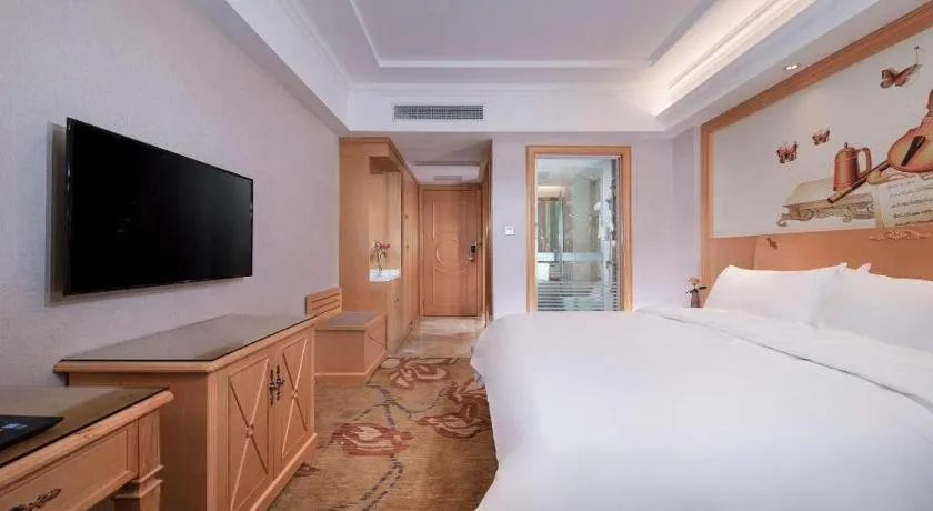 Bed in Vienna Hotel Guangdong Shaoguan Ruyuan Yao Cultural Square