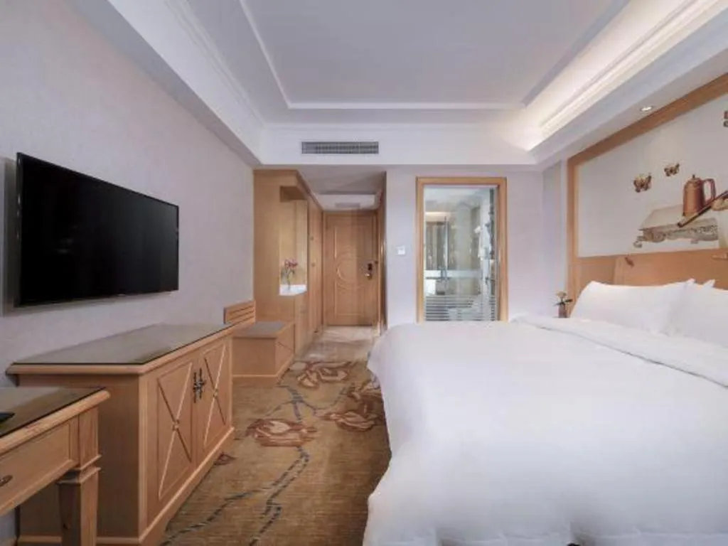 Bed in Vienna Hotel Guangdong Shaoguan Ruyuan Yao Cultural Square