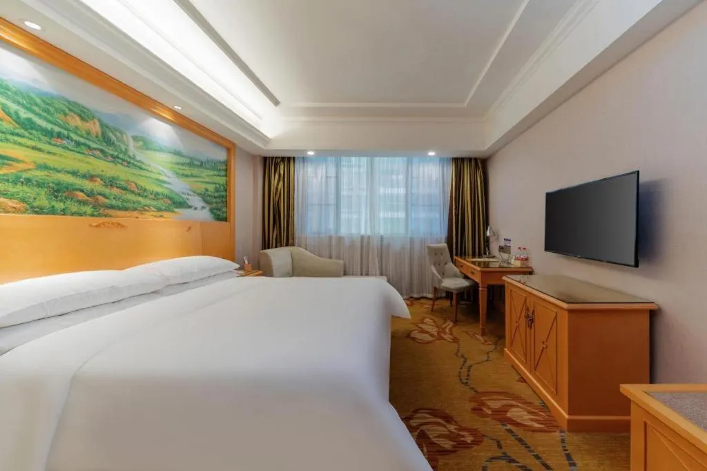 Bed in Vienna Hotel Guangdong Shaoguan Ruyuan Yao Cultural Square