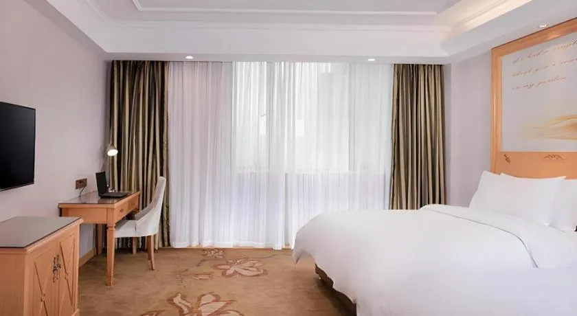 Bed in Vienna Hotel Guangdong Shaoguan Ruyuan Yao Cultural Square