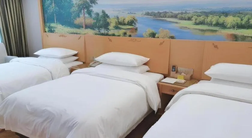 Bed in Vienna Hotel Guangdong Shaoguan Ruyuan Yao Cultural Square