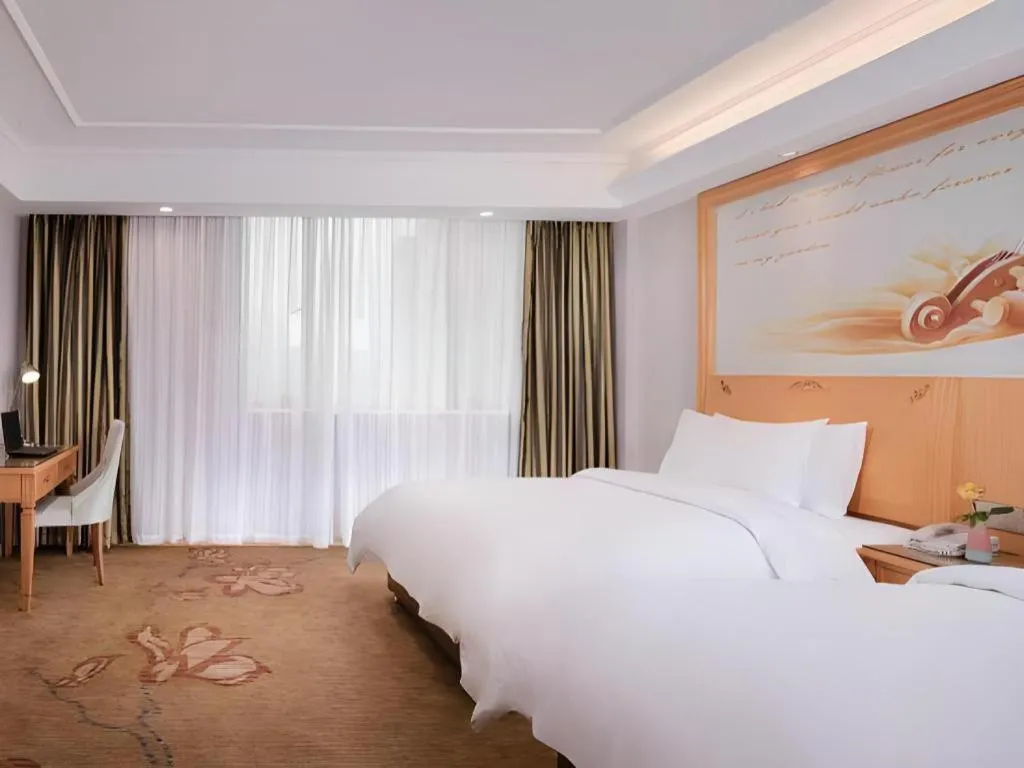 Bed in Vienna Hotel Guangdong Shaoguan Ruyuan Yao Cultural Square