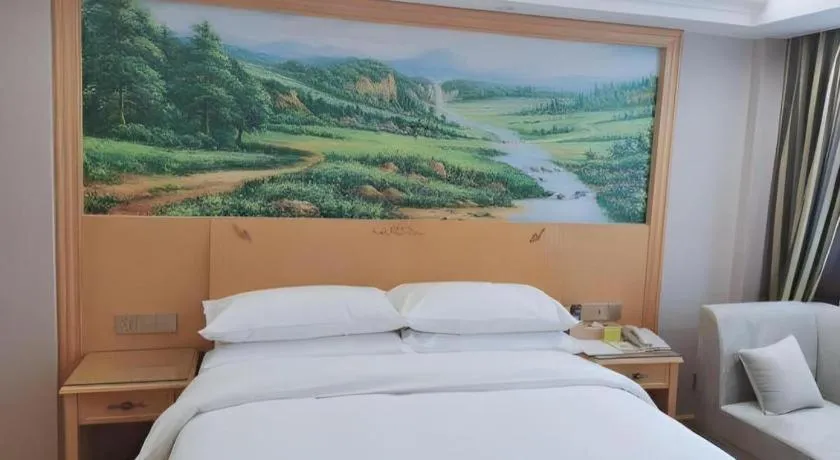 Bed in Vienna Hotel Guangdong Shaoguan Ruyuan Yao Cultural Square