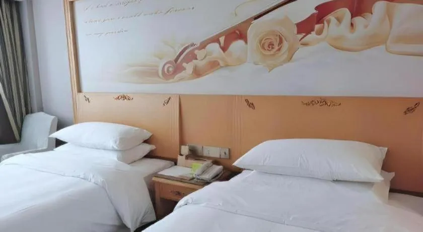 Bed in Vienna Hotel Guangdong Shaoguan Ruyuan Yao Cultural Square