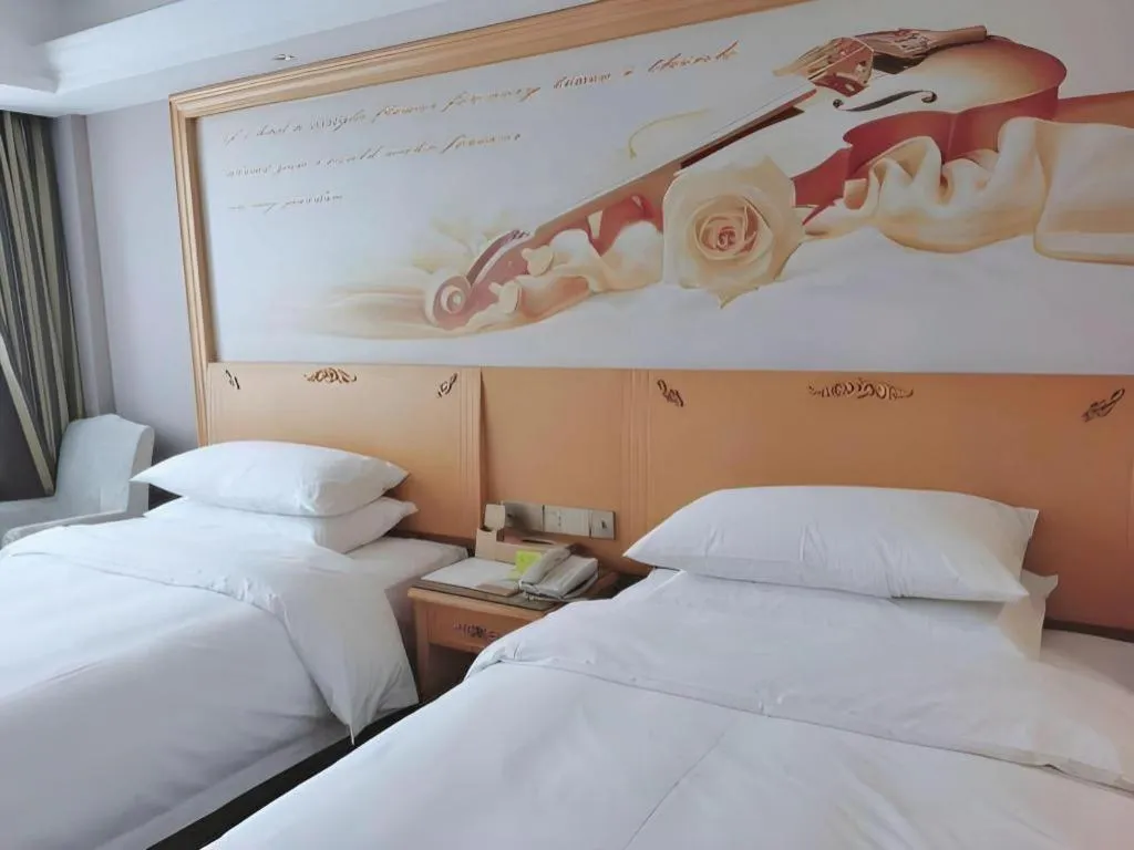 Bed in Vienna Hotel Guangdong Shaoguan Ruyuan Yao Cultural Square