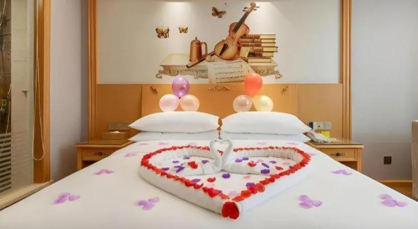 Bed in Vienna Hotel Guangdong Shaoguan Ruyuan Yao Cultural Square