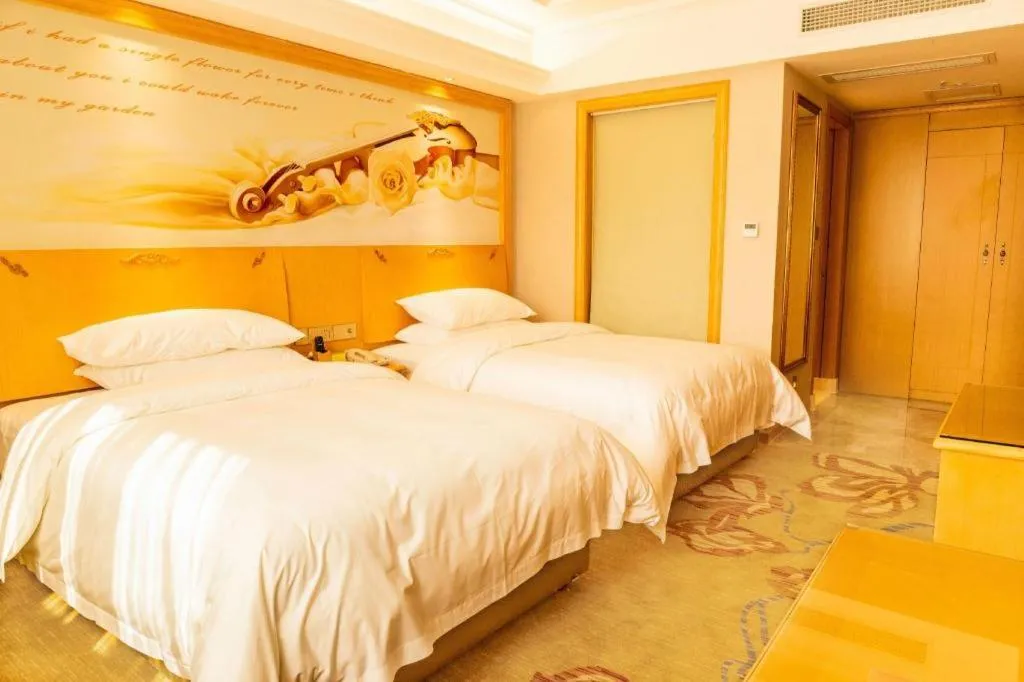 Bed in Vienna Hotel Guangdong Shaoguan Ruyuan Yao Cultural Square