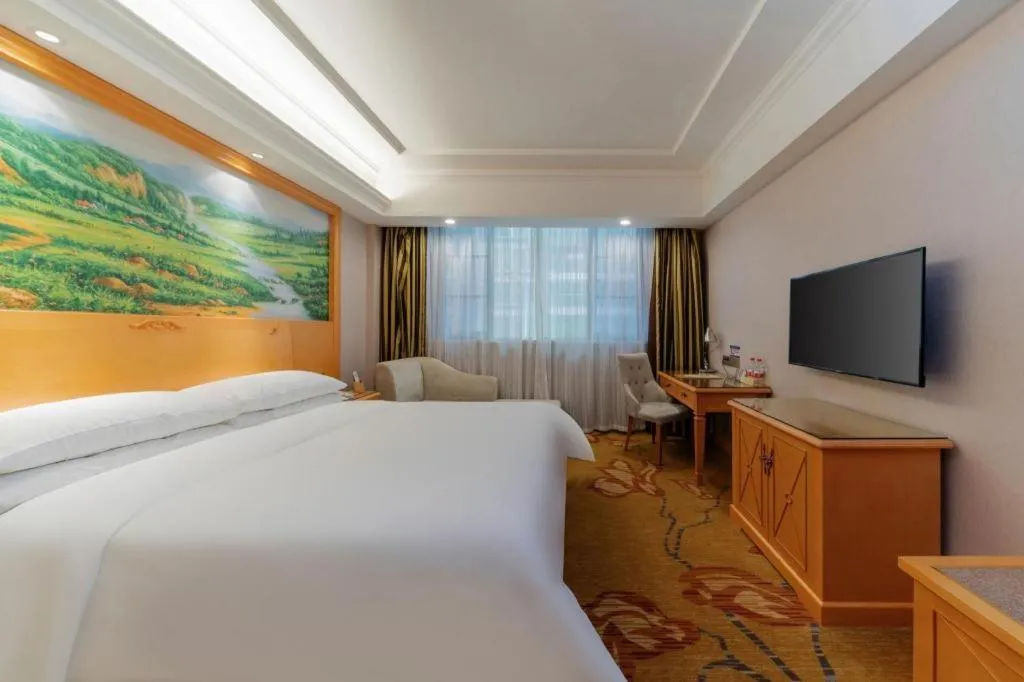 Bed in Vienna Hotel Guangdong Shaoguan Ruyuan Yao Cultural Square