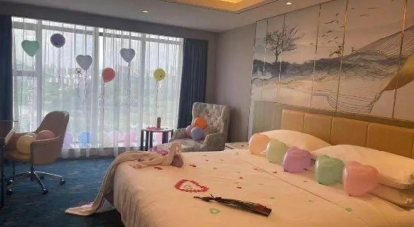 Bed in Venus Royal Hotel Guangxi Wuzhou Sanqicheng Meiguihu Park