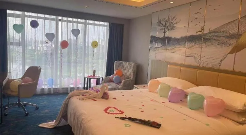 Bed in Venus Royal Hotel Guangxi Wuzhou Sanqicheng Meiguihu Park