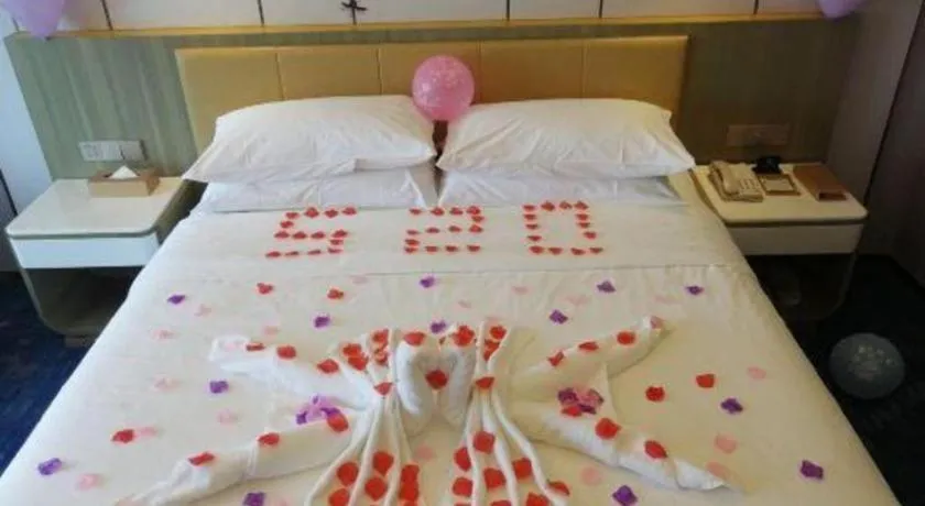 Bed in Venus Royal Hotel Guangxi Wuzhou Sanqicheng Meiguihu Park