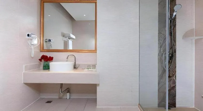 Vienna Hotel Anhui Taihe Baitai Xingma International