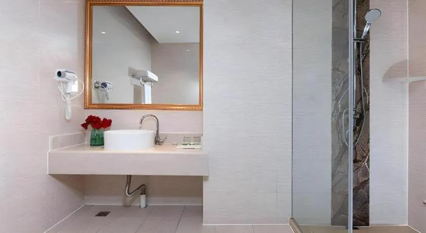 Vienna Hotel Anhui Taihe Baitai Xingma International