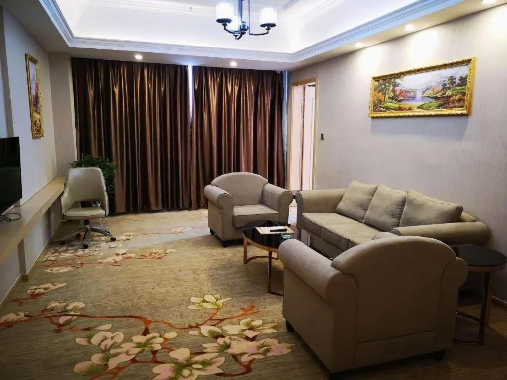 Vienna Hotel Anhui Taihe Baitai Xingma International