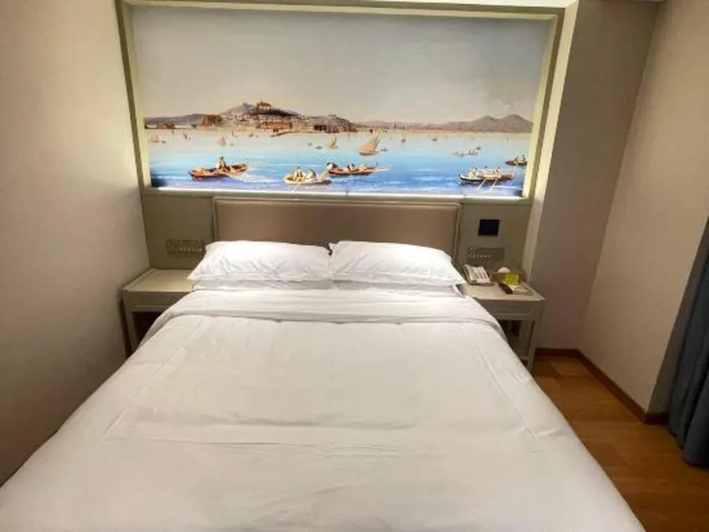 Bed in Vienna Hotel Beijing Changping Metro Station