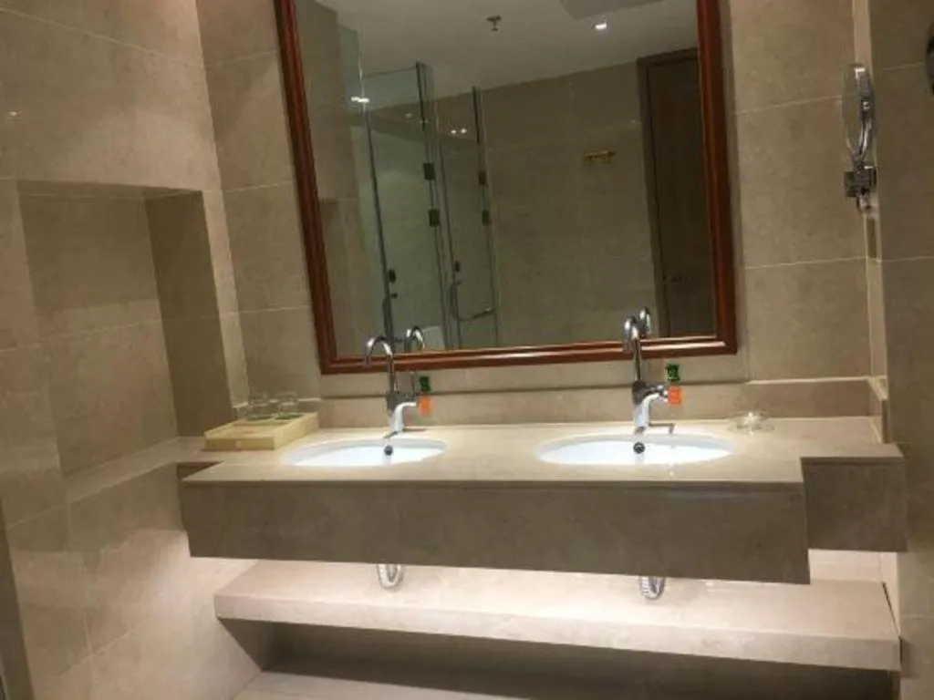 Vienna Hotel Xinfeng West High-Speed Railway Station