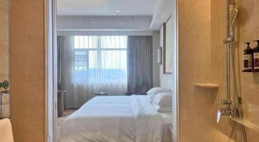 Bed in Vienna Hotel Xinfeng West High-Speed Railway Station