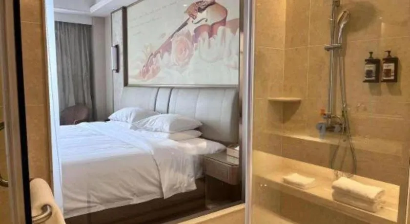 Bed in Vienna Hotel Xinfeng West High-Speed Railway Station