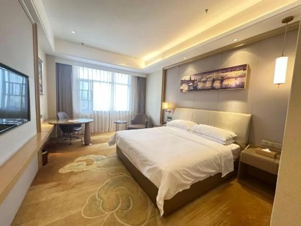 Bed in Vienna Hotel Xinfeng West High-Speed Railway Station