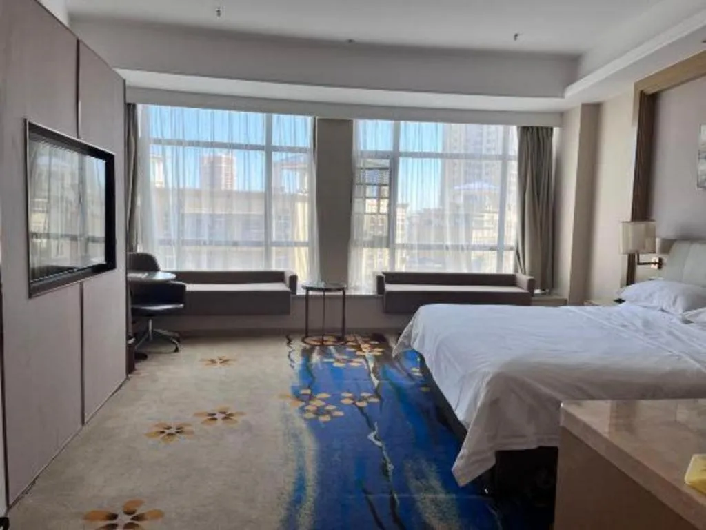 Bed in Vienna Hotel Xinfeng West High-Speed Railway Station