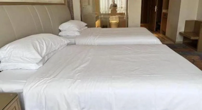 Bed in Vienna Hotel Xinfeng West High-Speed Railway Station