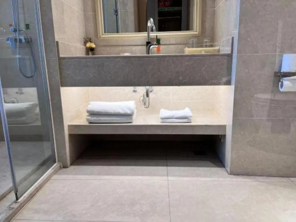 Vienna Hotel Xinfeng West High-Speed Railway Station