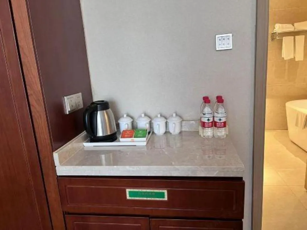 Vienna Hotel Xinfeng West High-Speed Railway Station