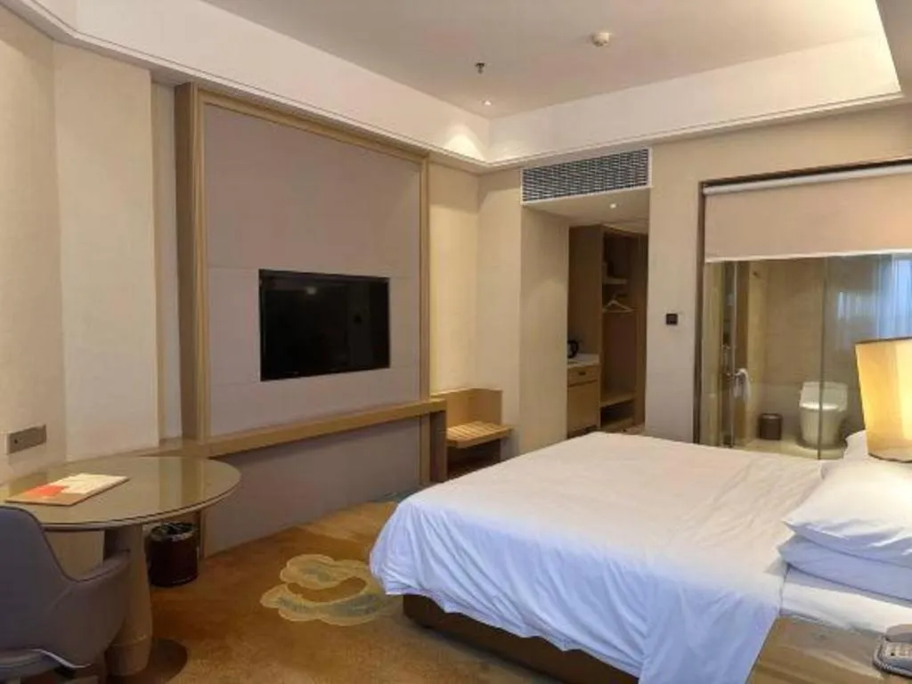 Bed in Vienna Hotel Xinfeng West High-Speed Railway Station