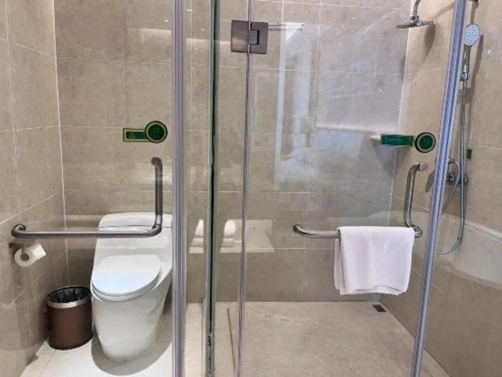 Vienna Hotel Xinfeng West High-Speed Railway Station