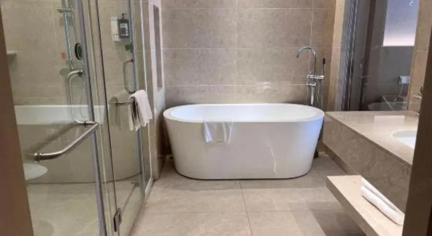 Vienna Hotel Xinfeng West High-Speed Railway Station