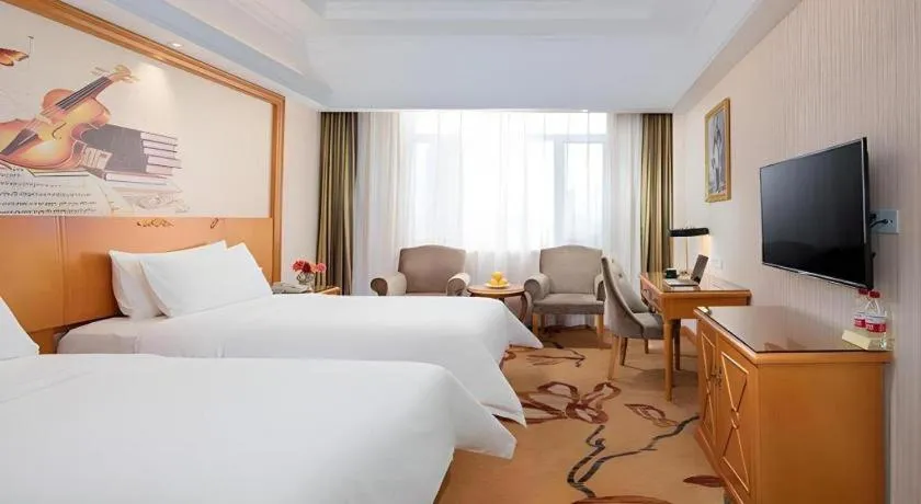 Bed in Vienna Hotel Shanxi Datong High-Speed Railway Station Wanda Plaza