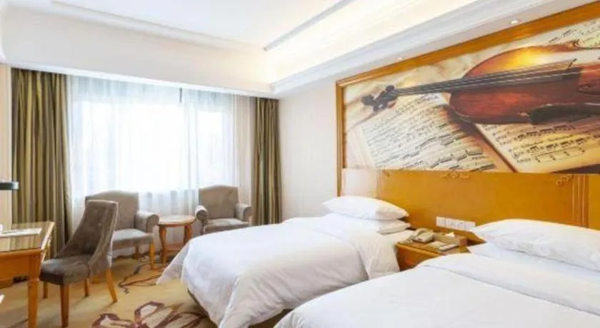Bed in Vienna Hotel Shanxi Datong High-Speed Railway Station Wanda Plaza