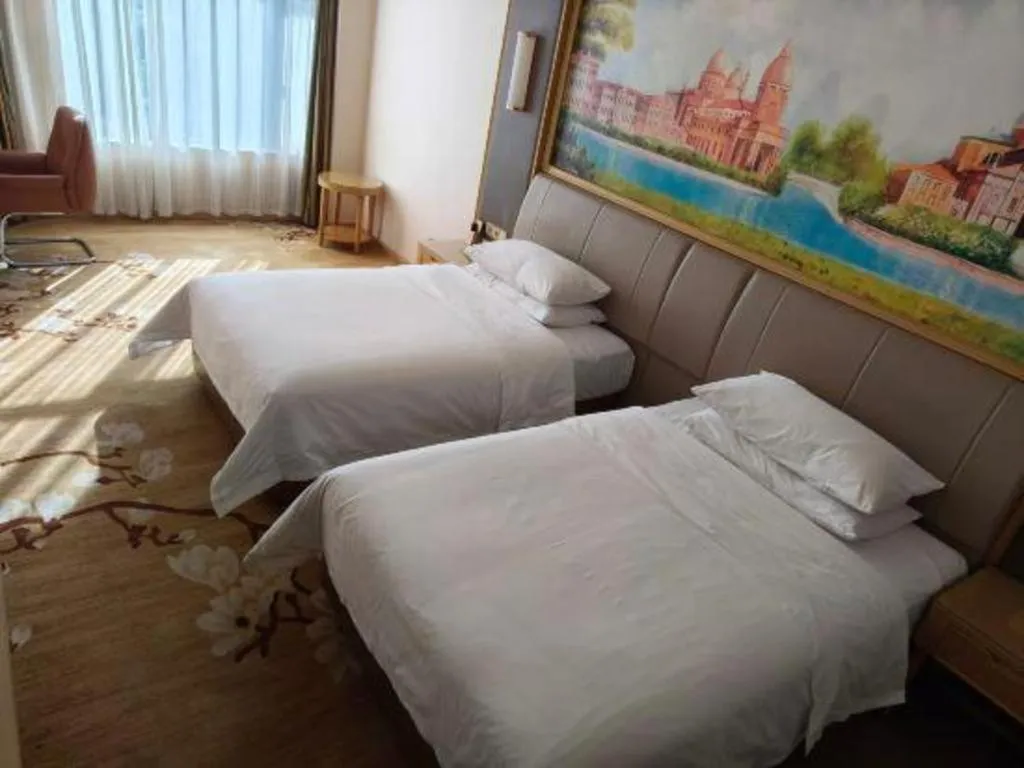 Bed in Vienna Hotel Tianjin Binhai International Airport Free Trade Zone
