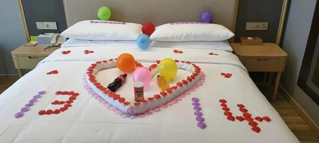 Bed in Vienna Hotel Anhui Lujiang International Building Materials Market Wuzhong