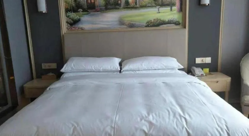 Bed in Vienna Hotel Anhui Lujiang International Building Materials Market Wuzhong