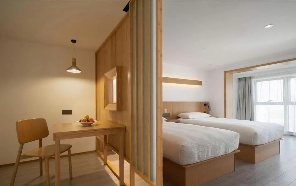 Bed in Meijin All Suites Hotel Suzhou