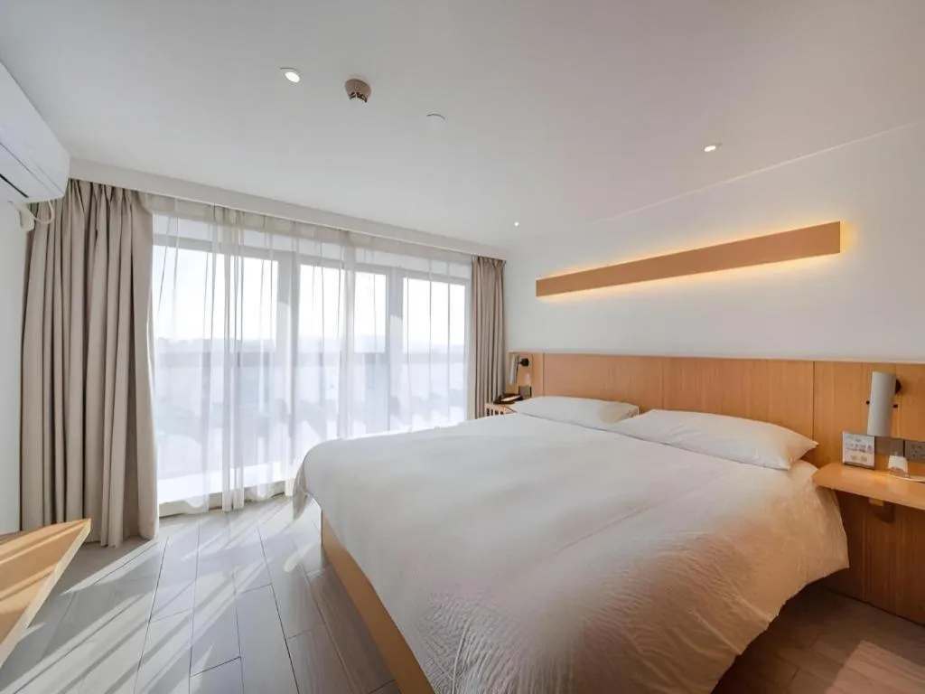 Bed in Meijin All Suites Hotel Suzhou