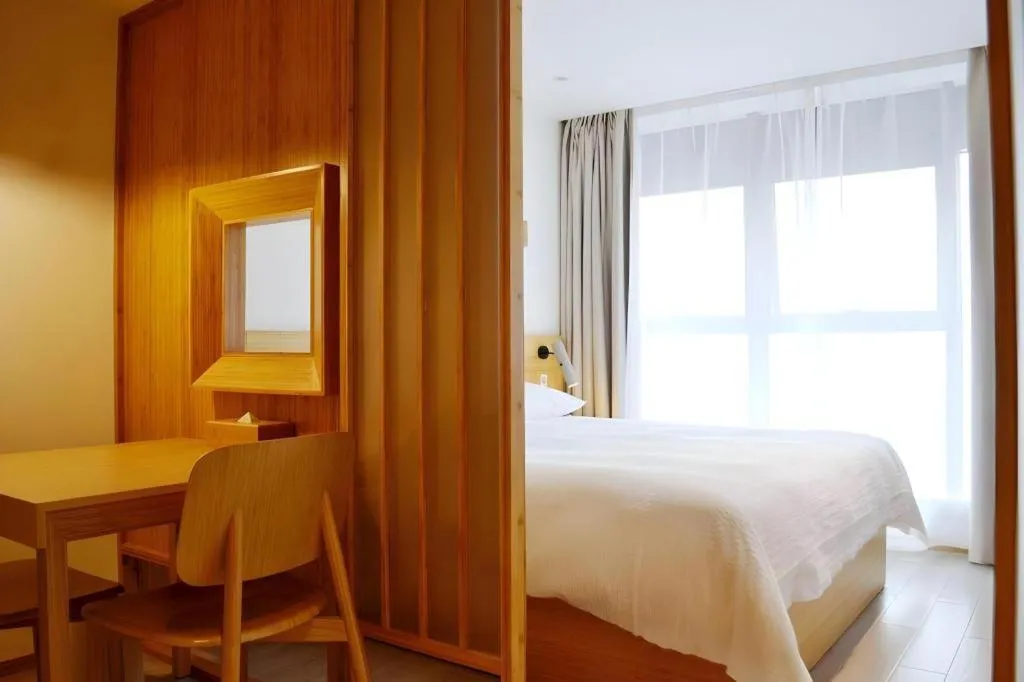 Bed in Meijin All Suites Hotel Suzhou