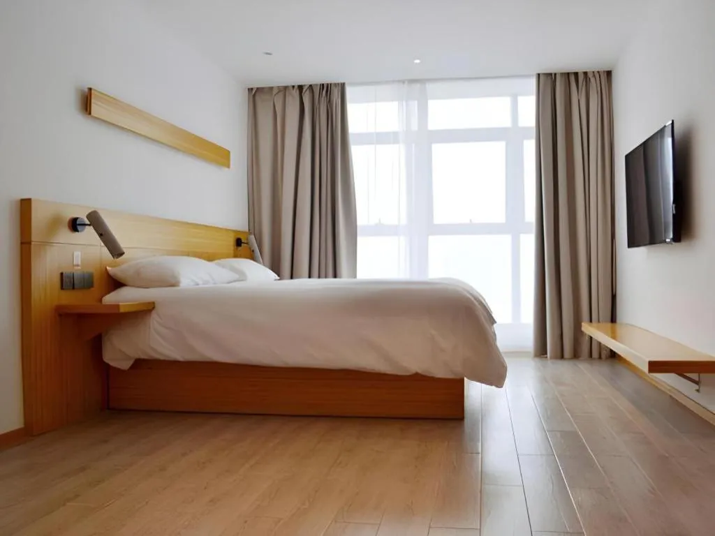 Bed in Meijin All Suites Hotel Suzhou