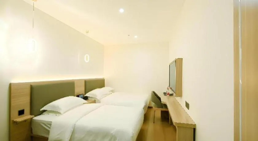 Bed in Borrman Hotel South Beijing Railway Station Caoqiao Station