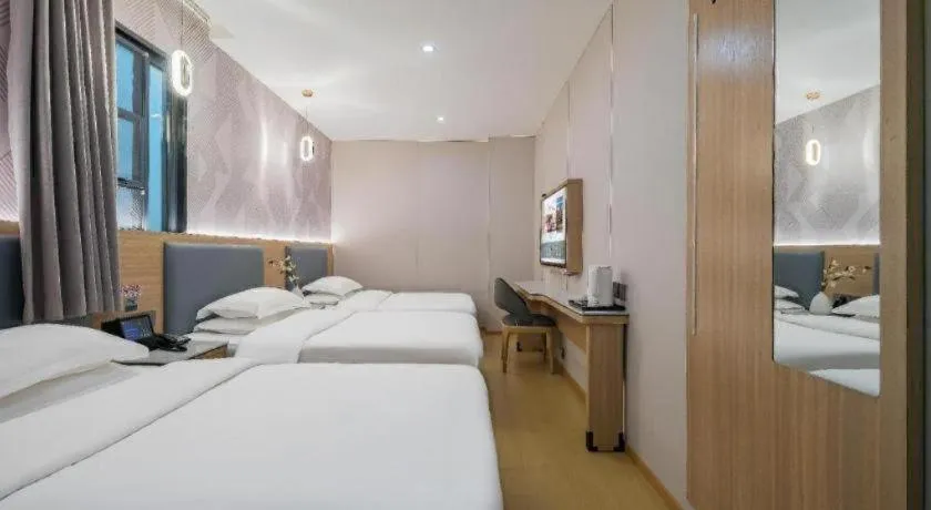 Bed in Borrman Hotel South Beijing Railway Station Caoqiao Station