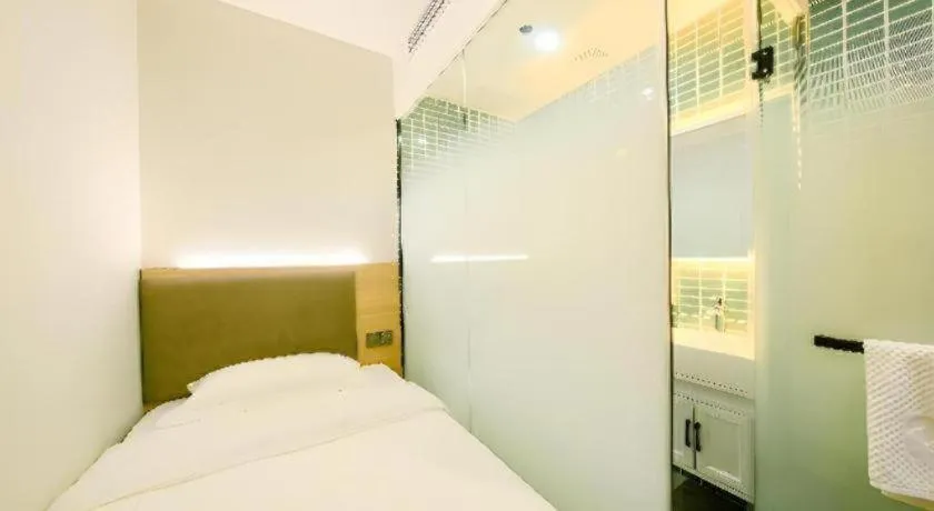Bed in Borrman Hotel South Beijing Railway Station Caoqiao Station