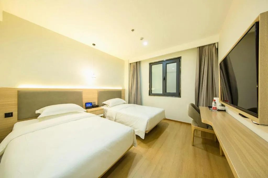 Bed in Borrman Hotel South Beijing Railway Station Caoqiao Station