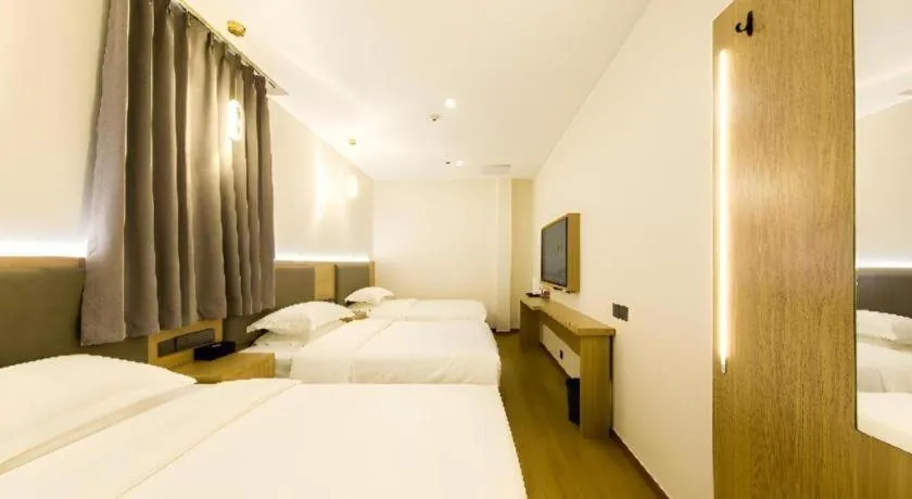 Bed in Borrman Hotel South Beijing Railway Station Caoqiao Station