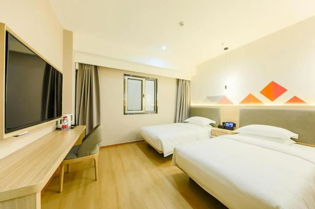 Bed in Borrman Hotel South Beijing Railway Station Caoqiao Station