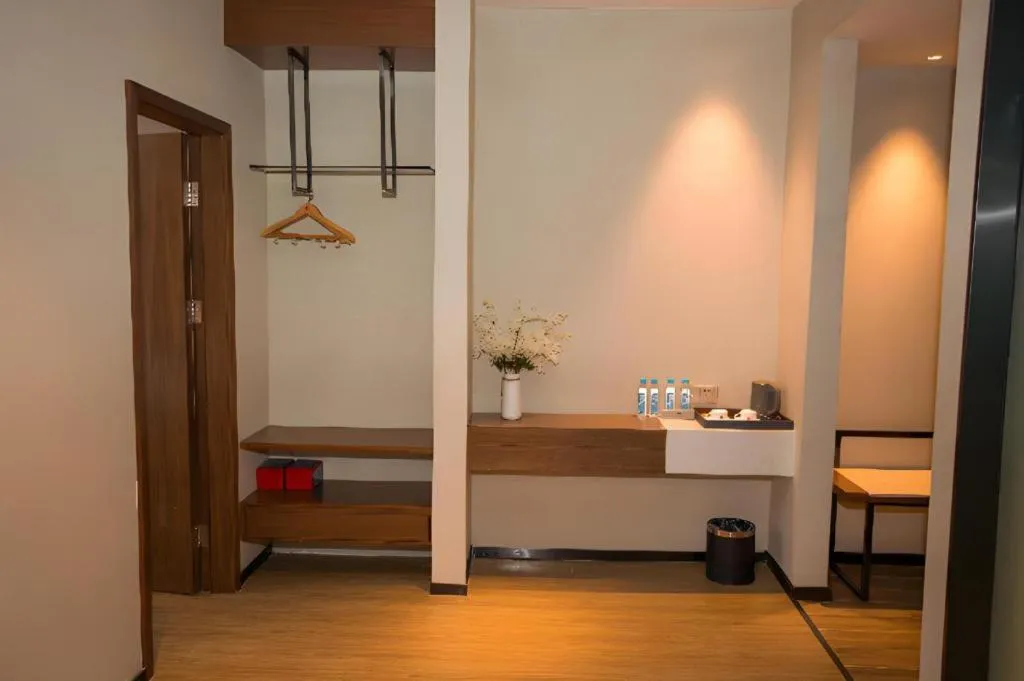 Borrman Hotel Baise High-speed Railway Station Hengning Plaza