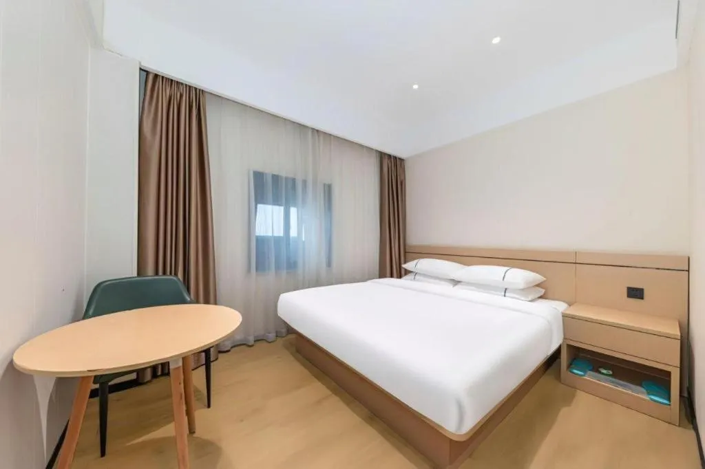Bed in City Comfort Inn Jingzhou Fantawild Shashi Middle School