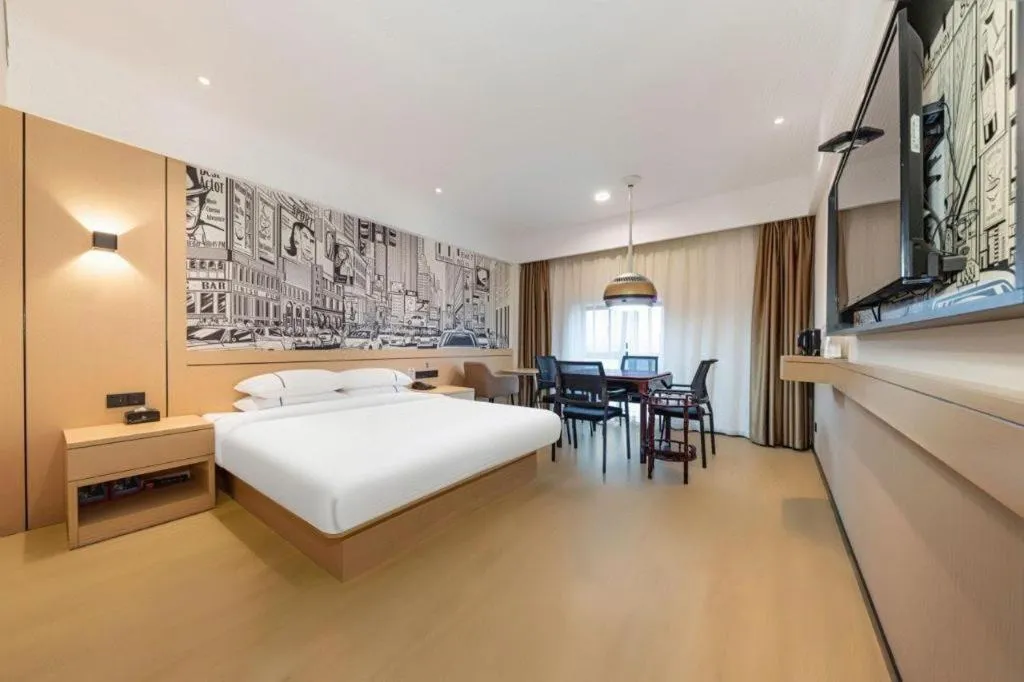 Bed in City Comfort Inn Jingzhou Fantawild Shashi Middle School